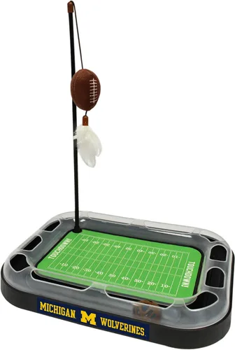 Vista 5 de Pets First NCAA Alabama Crimson Tide Football Field - Juguete rascador para gatos con peluche relleno de hierba gatera y juguete de plumas, con bola