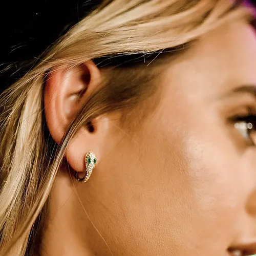 Vista 2 de VACRONA - Aretes tipo arracada de aro para mujer, chapados en oro de 14 quilates, diseño de Huggie