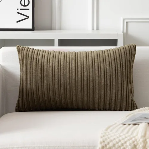 Vista 154 de UGASA - Fundas de almohada decorativas de terciopelo suave y sólidas de Navidad para sala de estar/sofá, 16 x 16 pulgadas, 2 unidades, color burdeos