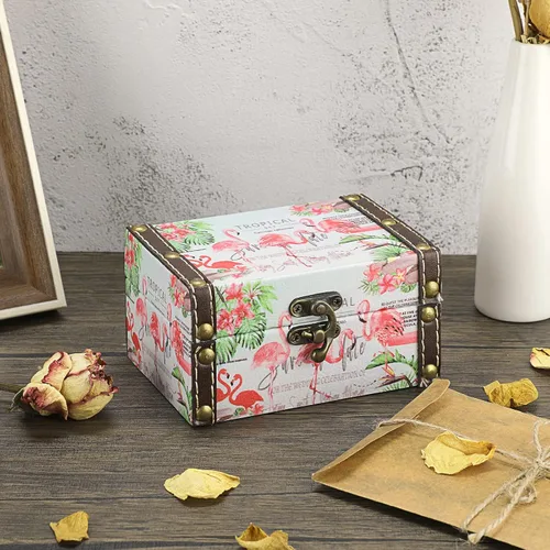 Vista 2 de Hipiwe Pequeña caja de tesoro de madera de piel sintética decorativa para joyas, cajas de recuerdo, organizador de almacenamiento para niñas, niños