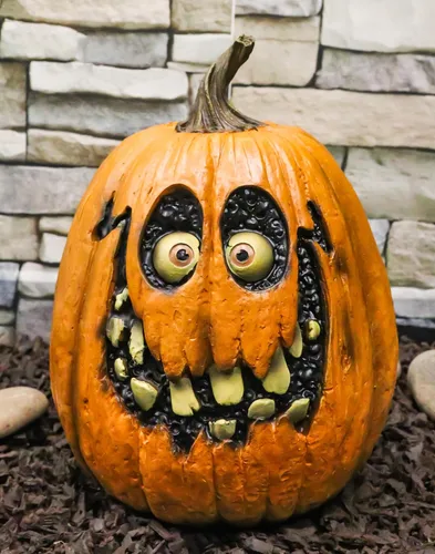 Vista 8 de Ebros Gift Halloween Extreme Ray Villafane Escultura de calabaza espeluznante fantasma demoníaco sonriendo cráneo figura figura de acento