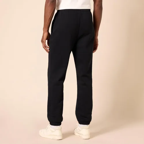 Vista 3 de Tienda Essentials Pantalones deportivos para hombre, forro polar, parte inferior cerrada (disponible en tallas grandes y altas)