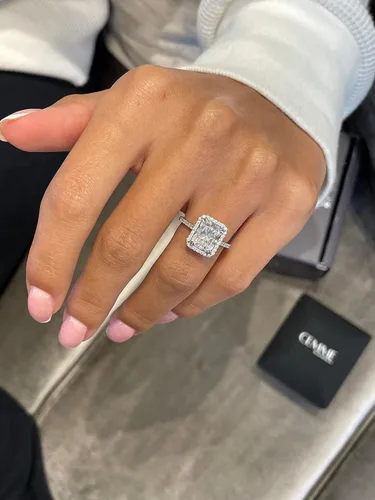 Vista 2 de Anillo de compromiso de moissanita de corte radiante de 3 quilates para mujer, en oro blanco de 14 k (G-H, VVS, 3.35 CTW), anillo de compromiso