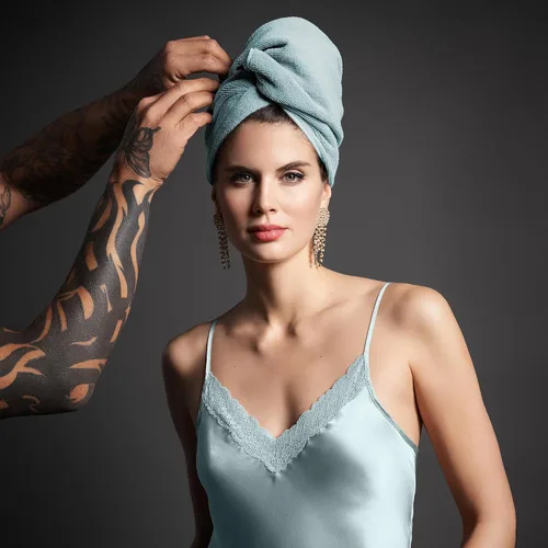 Vista 3 de Toallas de microfibra Fromm Softees para peluqueros, barberos, spa, gimnasio en Aqua, 16" por 29", 10 unidades. Toalla perfecta para el cuidado