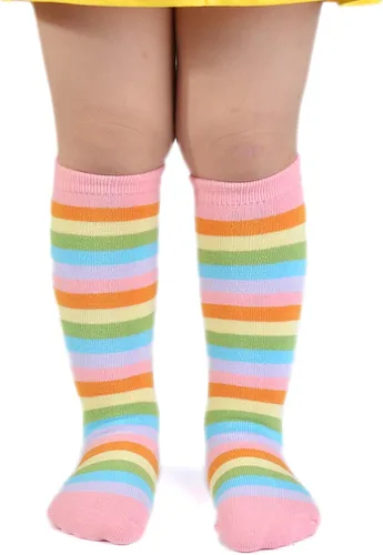 Vista 4 de EPEIUS Calcetines altos a la rodilla con rayas arco iris para bebé, medias de tubo antideslizantes, calcetines de fútbol para niños pequeños y niños