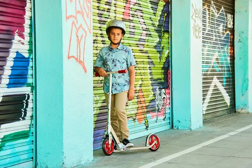 Vista 6 de Razor Patinete A5 Lux Kick para niños de 8 años en adelante, ruedas de uretano de 8 pulgadas, acabado anodizado con colores y gráficos llamativos