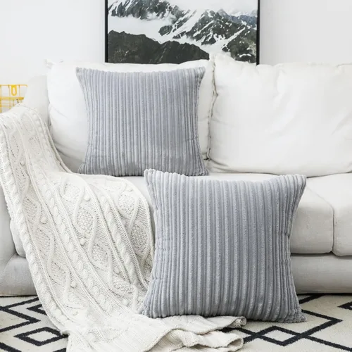 Vista 105 de UGASA - Fundas de almohada decorativas de terciopelo suave y sólidas de Navidad para sala de estar/sofá, 16 x 16 pulgadas, 2 unidades, color burdeos