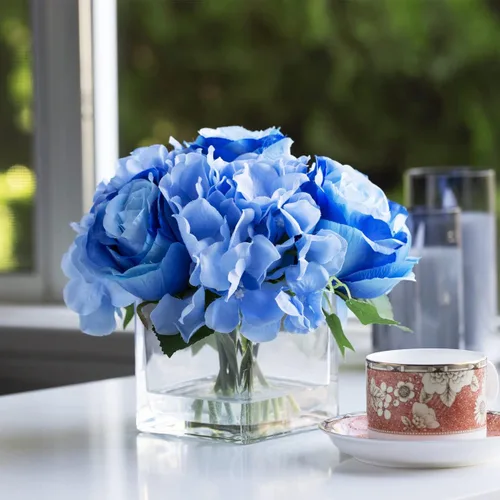 Vista 2 de ENOVA FLORAL Pequeñas flores falsas de seda azul con jarrón, arreglo floral artificial de rosas mixtas y hortensias en jarrón con agua sintética