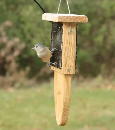 Vista 2 de Kettle Moraine Cedro Single Cake Tail Prop Suet Comedero para pájaros con cable colgante