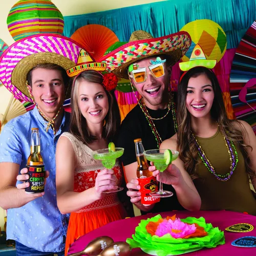 Vista 4 de Fun Express Sombreros mexicanos de 12 unidades, auténticos sombreros de paja para decoraciones de fiesta del Cinco de Mayo, tamaño adulto