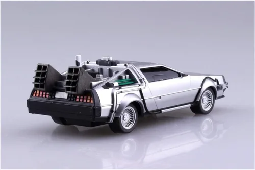 Vista 3 de Aoshima Regreso al futuro Parte II: Kit de modelo de retroceso a escala 1:43 de Time Machine