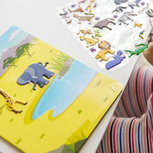 Vista 9 de Juego de calcomanías Melissa & Doug con temática de safari, 42 calcomanías infladas reutilizables