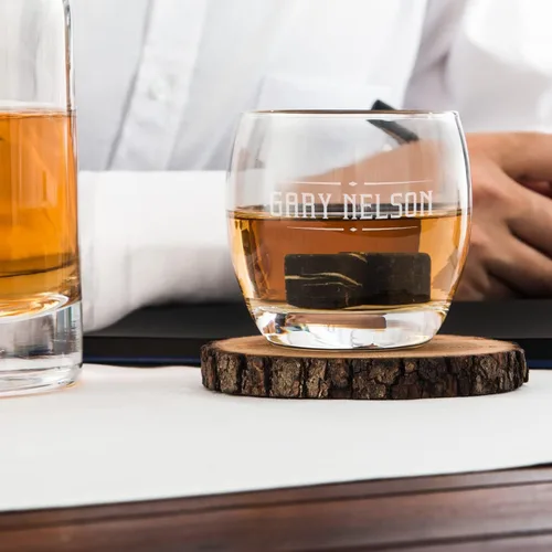 Vista 5 de Juego de decantadores de whisky hechos a mano personalizados, piedras escalofriantes de whisky, decantador de whisky grabado, 2 vasos de whisky