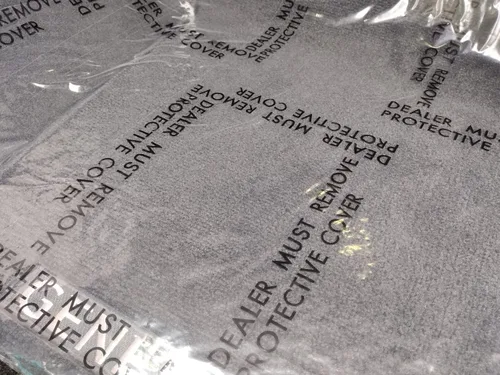 Vista 3 de Alfombrillas adhesivas de plástico para automóvil que el distribuidor debe retirar (3 MIL / rollo de 24 pulgadas x 200 pies)