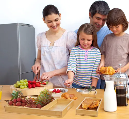 Vista 6 de Bandejas de madera para servir con asa - Juego de 7 - Grande, Mediana, Pequeña y Mini - Bandejas anidadas multiusos - para desayuno, mesa