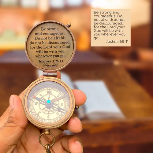Vista 2 de Brújula God's Way - Regalos de bautismo y graduación para niños y hombres, regalos católicos e inspiradores