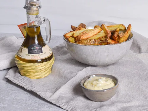 Vista 2 de Tuscanini Aceite de oliva virgen extra con infusión de ajo, 8.5 fl oz, importado de Italia, prensado en frío, sabor lujoso, todo natural, sin OMG