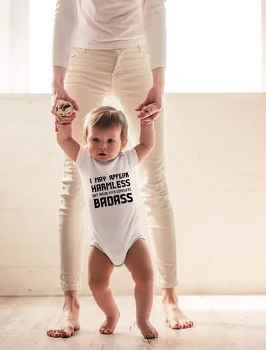 Vista 3 de CBTwear I May Appear Harmless - Ropa de bebé - Divertidos trajes para recién nacidos para niños y niñas