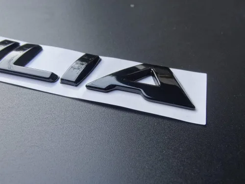 Vista 5 de Giulia - Letra metálica 3D para maletero de Alfa Romeo 2018-2021 2022, calcomanía deportiva para portón trasero, color negro brillante, accesorios