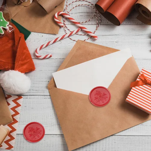 Vista 5 de Kit de sellos de cera de Navidad, sellos de cera de Navidad con mango de madera, 120 cuentas de sello de cera, cuchara para derretir cera y velas