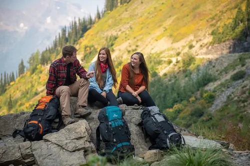 Vista 8 de Teton 65L Scout Internal Frame Backpack for Hiking, Camping, Backpacking, Travel, Rain Cover Included, Black Negro