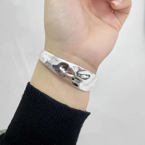 Vista 4 de Brazalete grueso de plata de ley estilo vintage con textura martillada estilo declaración, pulseras abiertas para mujer