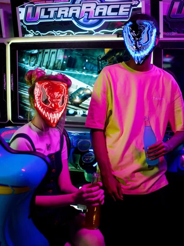 Vista 3 de Quanquer Paquete de 3 máscaras de Halloween con luz LED para adultos y niños máscaras únicas de neón con ojos brillantes oscuros y malvados