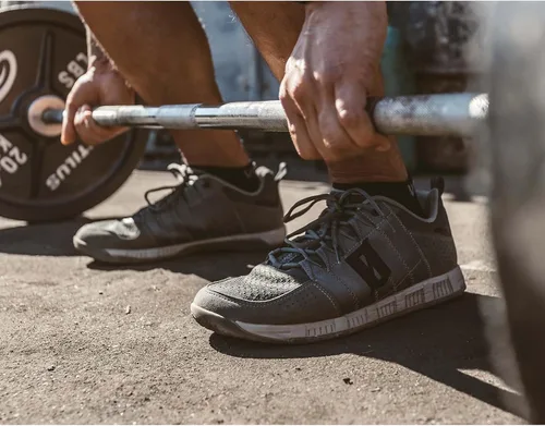 Vista 5 de VIKTOS Zapatos de gimnasio Core para hombre Zapatos deportivos ligeros y transpirables con antepié de alto volumen y caída del talón a los dedos