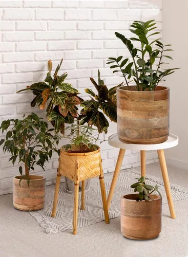 Vista 5 de Serene Spaces Living Macetero grande de madera de mango marrón, maceta de madera natural para flores y plantas sintéticas, plantas