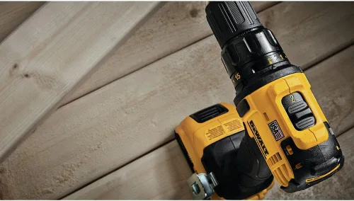 Vista 2 de DEWALT DCD780B taladro atornillador compacto de batería ion litio. Potencia máxima: 20 voltios