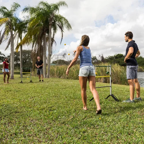 Vista 7 de EastPoint Go Gater Ladderball Set, 2 Steel Ladders, 6 Bolos, Outdoor Games Gris/Amarillo