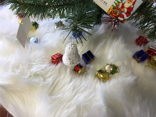 Vista 3 de S_SSOY Falda de árbol de Navidad de piel sintética color marfil, faldas de árbol de Navidad de lujo para decoración de fiestas (19.6 pulgadas)