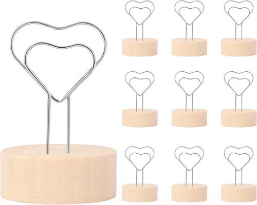 Vista 8 de Oubest Soportes dorados para números de mesa y tarjetas de lugar con alambre de metal en forma de corazón y base de madera, 10 soportes
