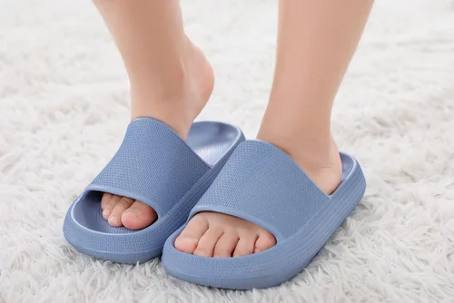 Vista 6 de Youecci Sandalias de nube para niños, sandalias de ducha, sandalias de baño, piscina, cómodas pantuflas de suela gruesa, zapatos de playa