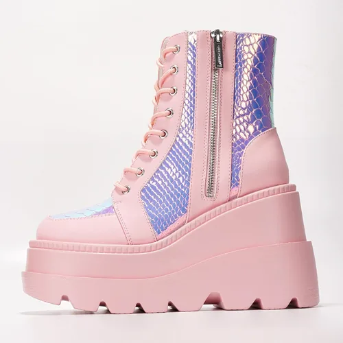 Vista 4 de Cape Robbin Botines de plataforma holográficos para mujeres, tacones gruesos en bloque, punta puntiaguda, cuero PU con correa de hebilla