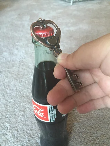 Vista 4 de 100 Uds. múltiples funciones de esqueleto antiguo llave en forma de corazón abrebotellas lugar titular de la tarjeta del recuerdo de la boda