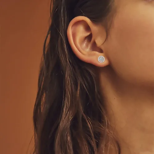 Vista 2 de Aretes colgantes de plata de ley 925 con piedra natal, aretes hipoalergénicos para orejas sensibles