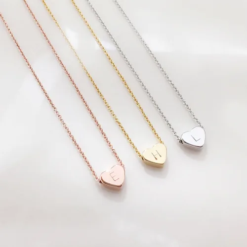 Vista 2 de MignonandMignon - Collar de corazón de oro rosa con inicial, para dama de honor, regalo de graduación para ella