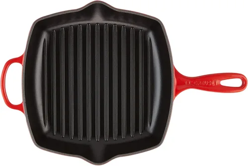 Vista 4 de Le Creuset Sartén cuadrada de hierro fundido esmaltado Signature con asa de hierro, 10.25 pulgadas, Cerise