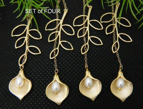 Vista 2 de Bridesmaid Gifts, Set of FOUR, Calla Lily Necklace, GOLD Lariat Necklace, Bridesmaid Jewelry, Bridesmaid Necklace, Wedding Necklace