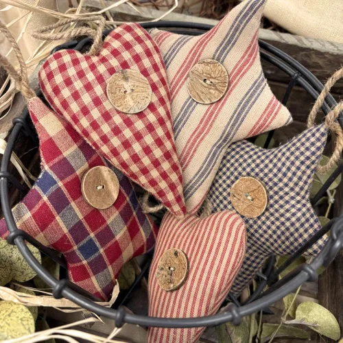 Vista 2 de Juego de 5 adornos de algodón hechos en casa con corazón y estrella americana, a cuadros y rayas, para Navidad, San Valentín o boda, con botón