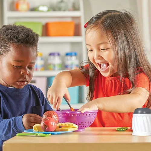 Vista 4 de Learning Resources New Sprouts Hora de la Pasta - 20 piezas, a partir de 2 años, juguetes de simulación de alimentos para niños pequeños, juguetes