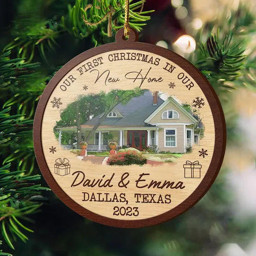 Vista 4 de V VIBEPY Adornos personalizados para casa nueva, adornos de Navidad para el hogar, adornos de madera de Navidad, 3.5 pulgadas, adornos de 3 capas
