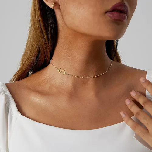 Vista 3 de Collar con inicial de acero inoxidable chapado en oro de 18 quilates con minúscula, collar personalizado para mujer