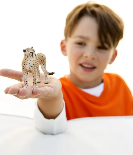 Vista 2 de Schleich Wild Life, figura de animal, juguetes de animales para niños y niñas de 3 a 8 años, guepardo femenino, a partir de 3 años