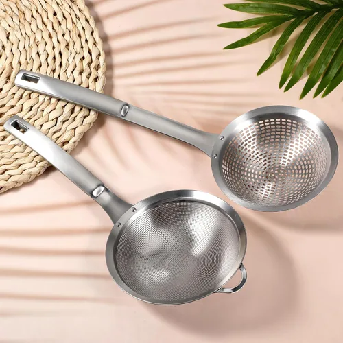 Vista 6 de Juego de 2 cucharas ranuradas con agujeros grandes, colador ranurado con asa, colador de alimentos de malla fina de acero inoxidable, colador