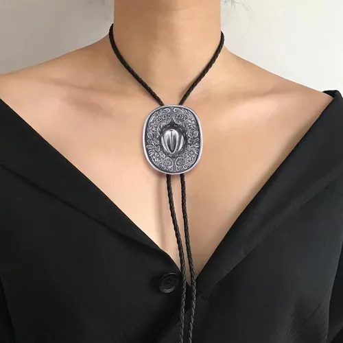 Vista 6 de Jeilwiy Corbata de bolo para hombre, corbata de vaquero occidental, collar de corbata de bolo dorado, corbata de cuero, corbata de Halloween