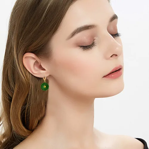 Vista 3 de Just Follow 8 pares de aretes de aro para mujer, hipoalergénicos, pequeños, chapados en oro, circonita cúbica, margarita, aretes colgantes