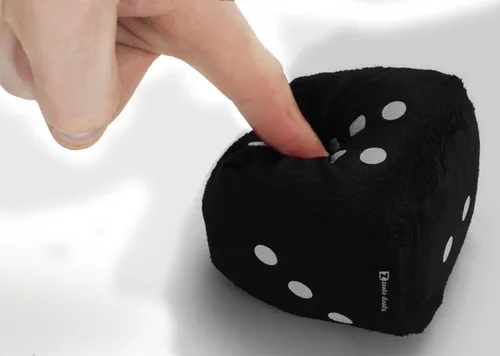 Vista 2 de Zento Deals Par de dados colgantes de lunares negros peludos nostálgicos retro (negro)