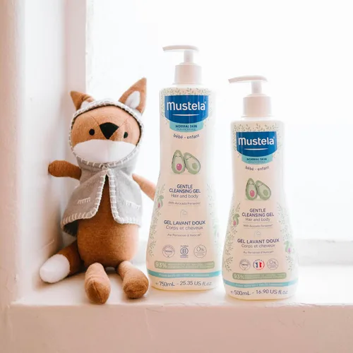 Vista 2 de Mustela Set de regalo para la hora del baño para bebés, esenciales para el cuidado de la piel del bebé con aguacate natural, contiene loción
